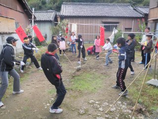 高学年が「ごりん」を撞きます