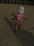 こちらの海辺ではお尻丸出し。