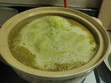 搾り汁を、灰汁を取りながらコトコトコトコト・・・。