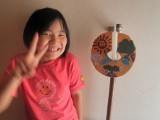 丸いやつがあさひ作の花瓶。なぜかチューペットがささっている。
