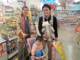 買い出しに付き合わされているR