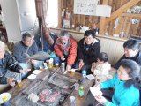 中には囲炉裏！海の幸のおもてなしを受けました。