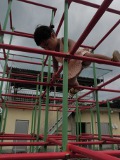 プールの後は、決まって校庭の遊具へ。