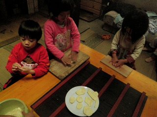 楽しく捏ねすぎて、若干生地は乾き気味。。