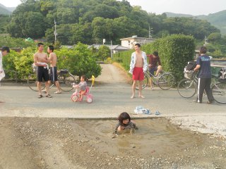 兄ちゃんたちも、ナハハと笑って引き揚げていきます。