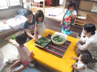 大きなきゅうりの出番です。