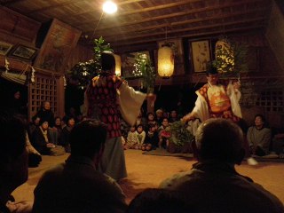 お祭り前夜、宵祭りの様子。