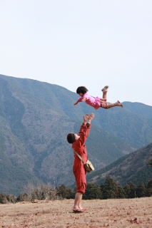 空に向かって。
