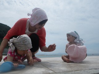 手ぬぐいだと、ゼロ歳児もかぶっていてくれる（時間が長い・・・）