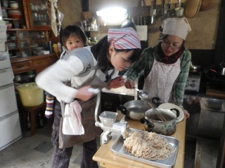 今年も、負ぶわれている子ありです。