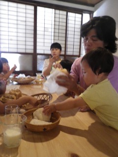 一歳児もバクバク。
