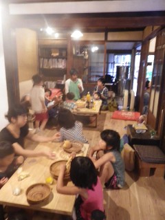 「ちょっとそっちも味見させて」「いいよ、食べっこしよう」