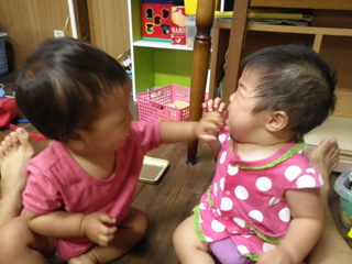 その他のおちびさん達は、別の部屋で遊んだりお昼食べたり。