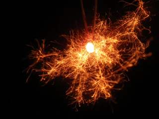 夜は花火。