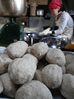 味噌ダマをこれから、詰め込みます。