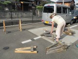 「うま」を作っている棟梁。