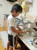 M君、この間は仲間を連れてきて自慢げにこねていました。