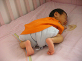 芋虫寝、今日も健在！